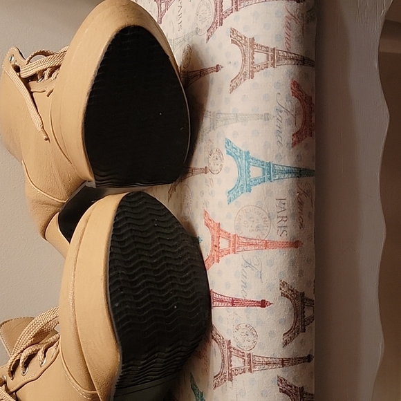 Tall ankle boots (black, and cream) - Picture 7 of 16